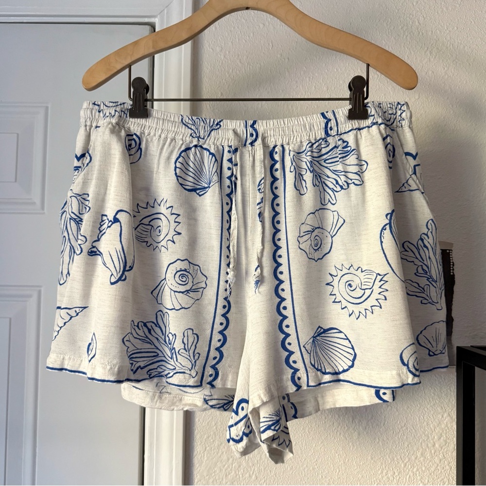 LIVE 4 TRUTH off white rayon tropical sea ocean print high rise elastic shorts